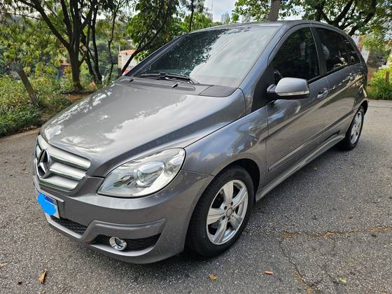 MERCEDES-BENZ B 180 1.7 FAMILY 8V GASOLINA 4P AUTOMÁTICO